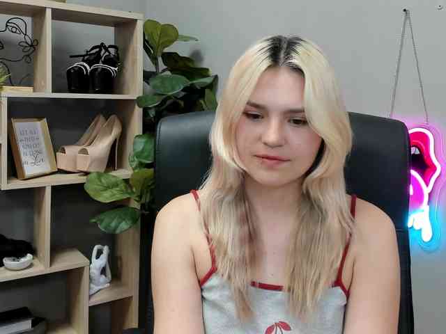 SweetLilyxo webcam