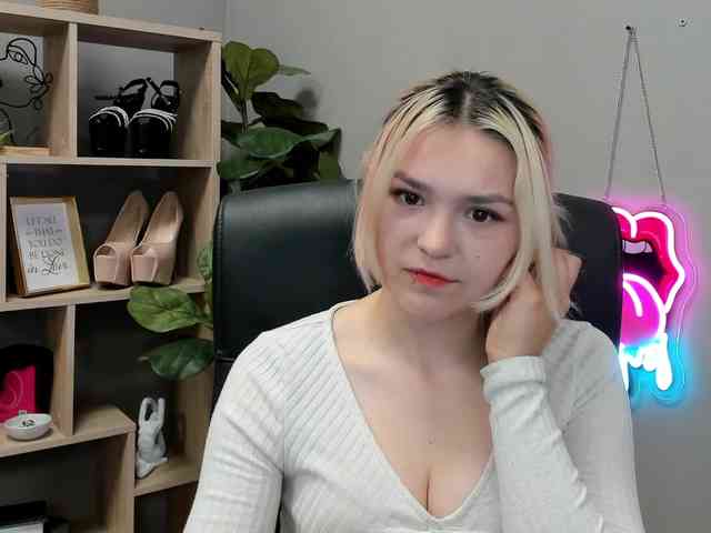 Model: SweetLilyxo