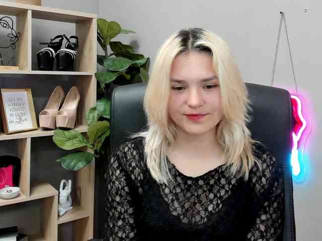 SweetLilyxo webcam