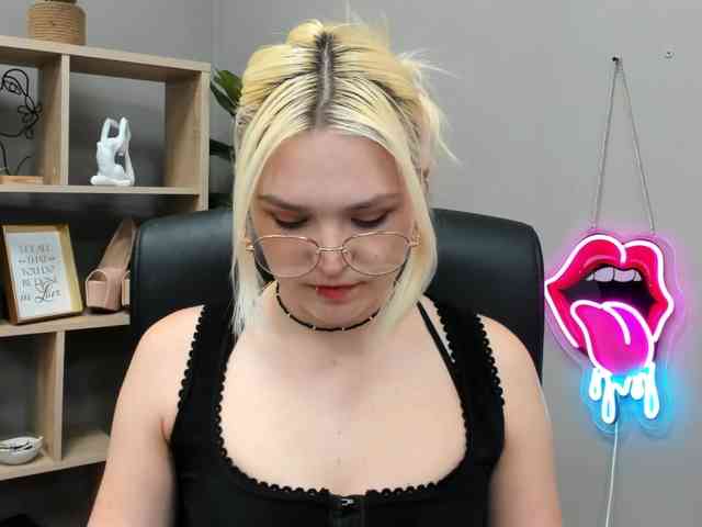 SweetLilyxo webcam