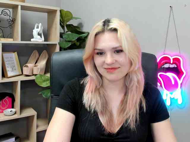 SweetLilyxo webcam