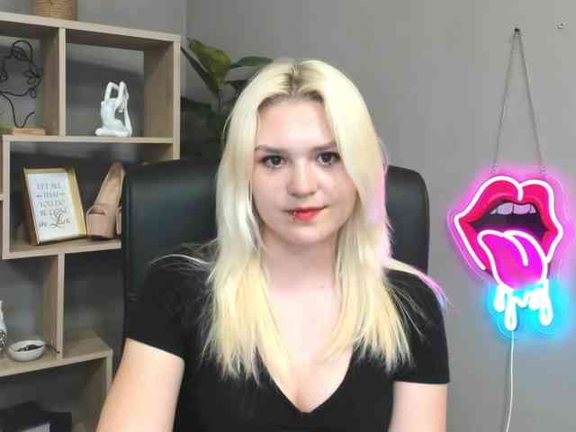 SweetLilyxo webcam