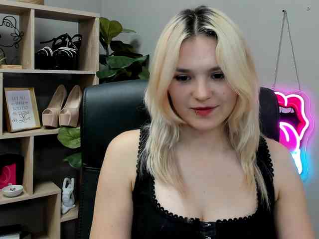 SweetLilyxo webcam