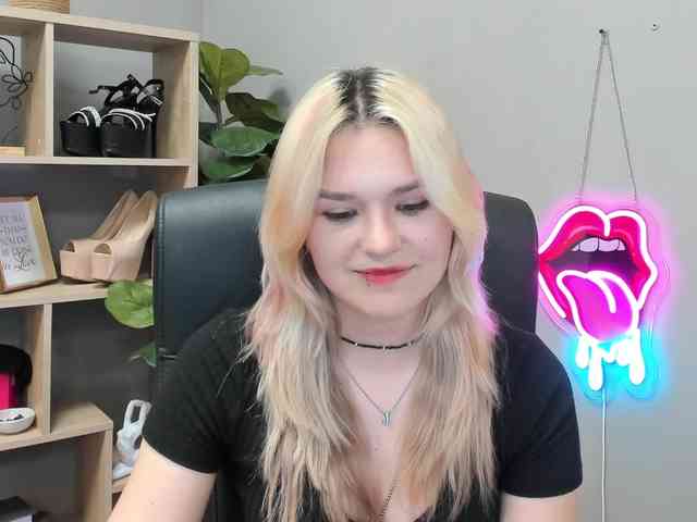 SweetLilyxo webcam