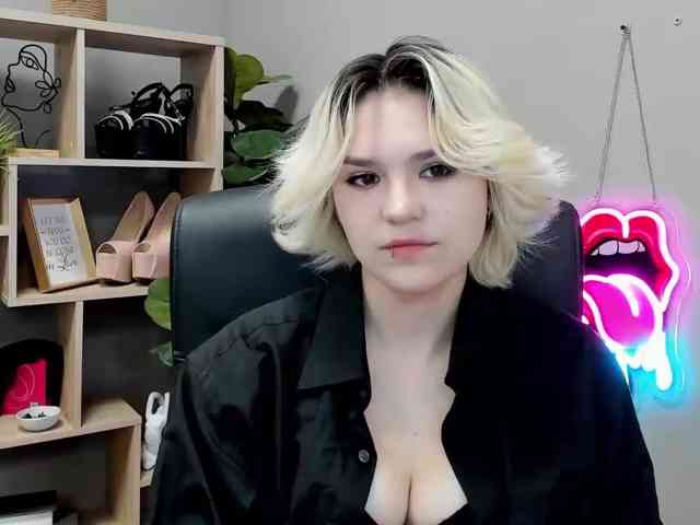 Model: SweetLilyxo