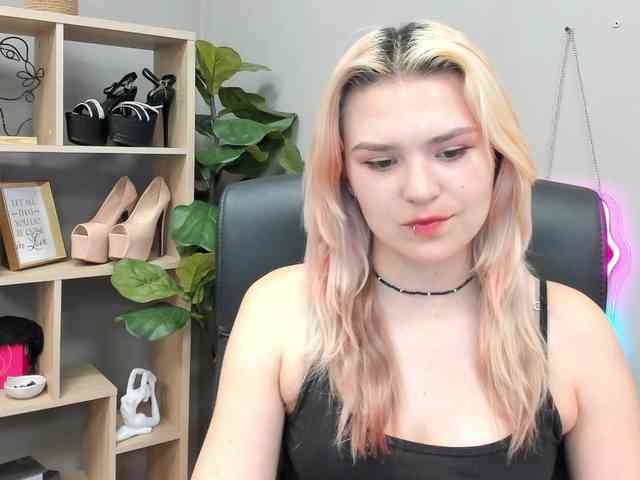 SweetLilyxo webcam