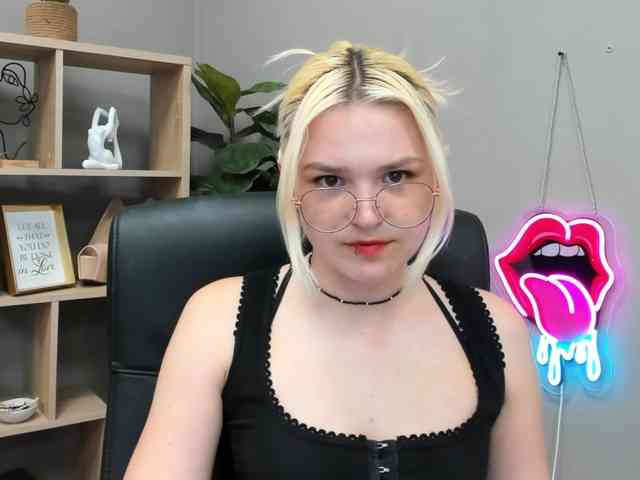 Model: SweetLilyxo