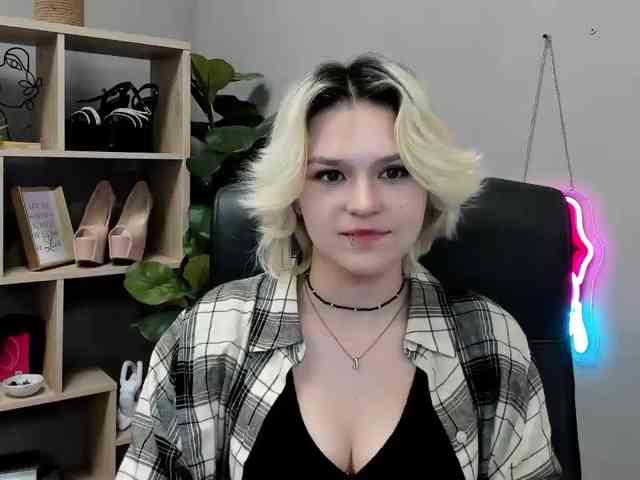 Model: SweetLilyxo