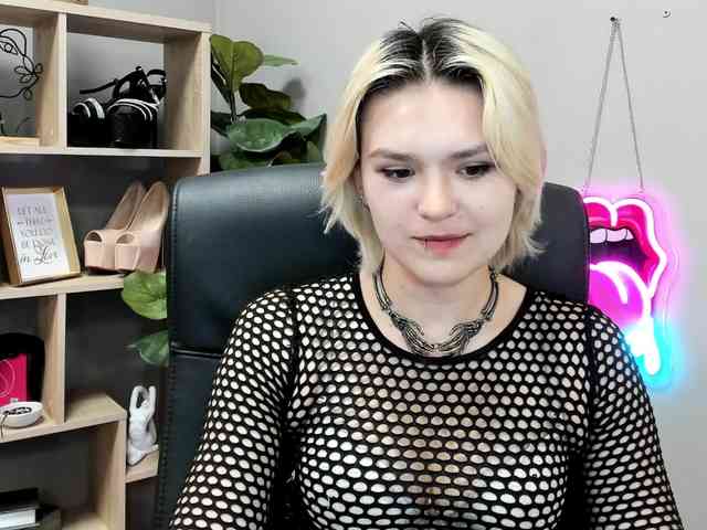 SweetLilyxo webcam
