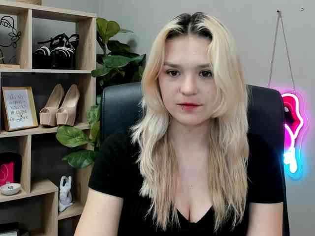 SweetLilyxo webcam