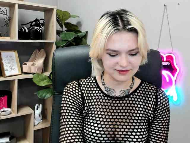 SweetLilyxo webcam