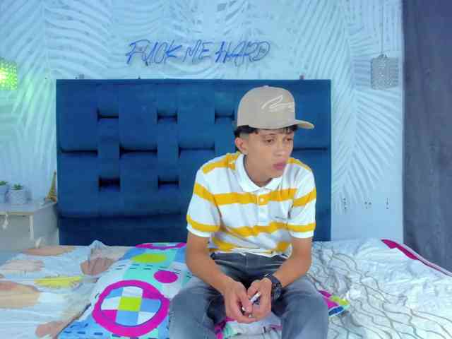YoungsWild webcam