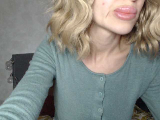 NoraSweet Live Cam and Statistics on UnifiedCams