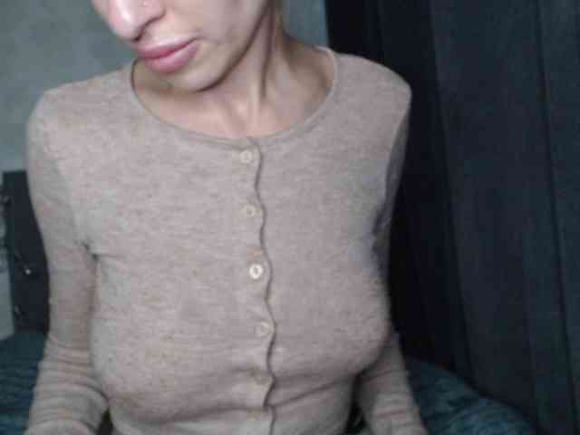 NoraSweet webcam