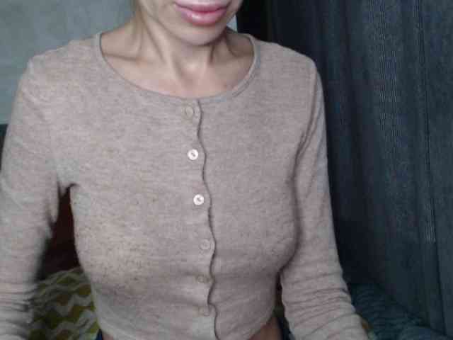 NoraSweet webcam