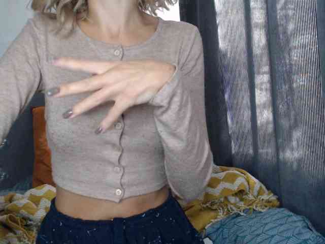 NoraSweet webcam