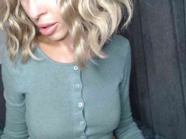 NoraSweet webcam