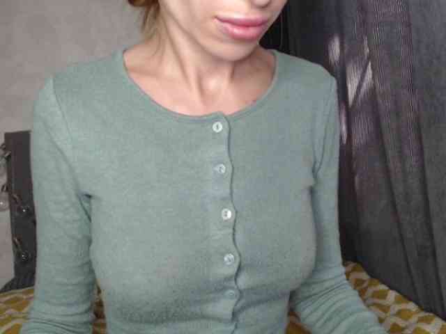 NoraSweet webcam