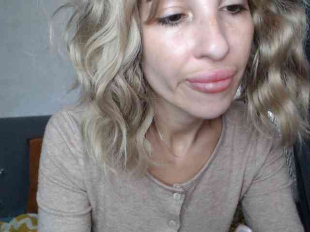 NoraSweet webcam