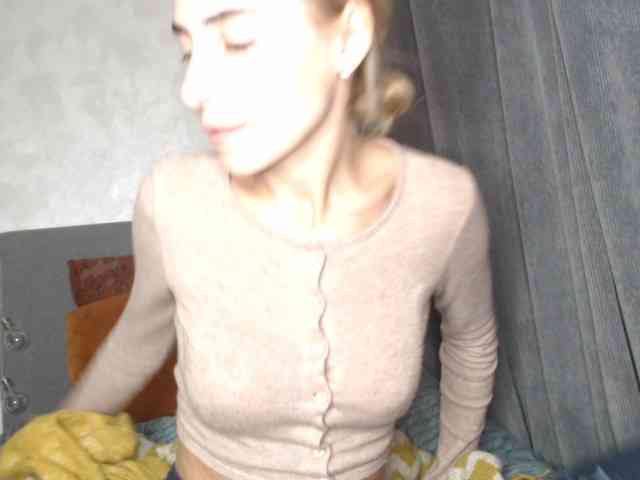 NoraSweet webcam