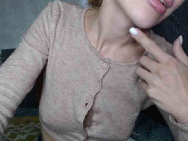 NoraSweet webcam