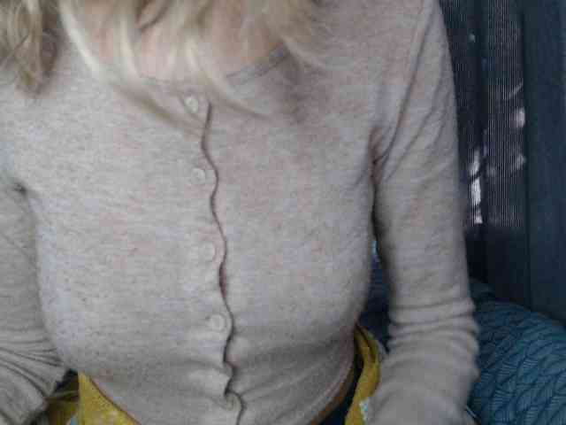 NoraSweet webcam