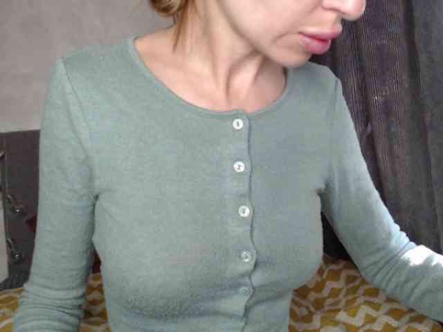 NoraSweet webcam