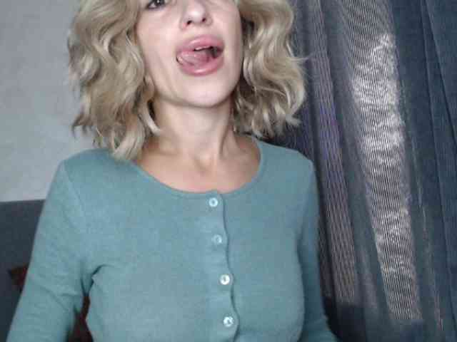 NoraSweet webcam