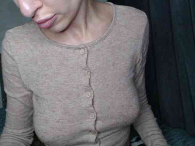 NoraSweet webcam