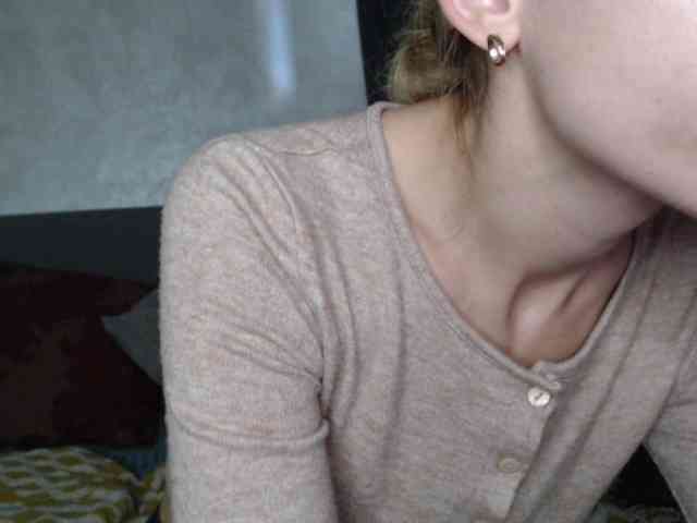 NoraSweet webcam