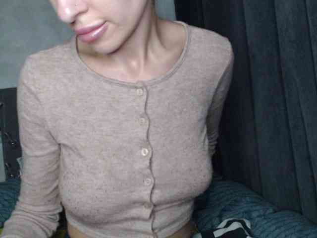 NoraSweet webcam