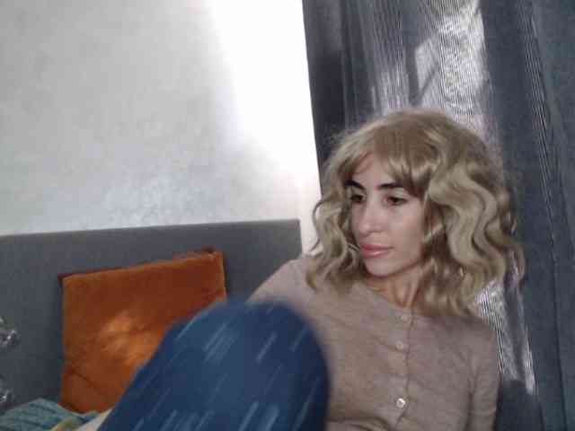 NoraSweet webcam