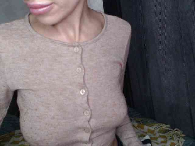 NoraSweet webcam