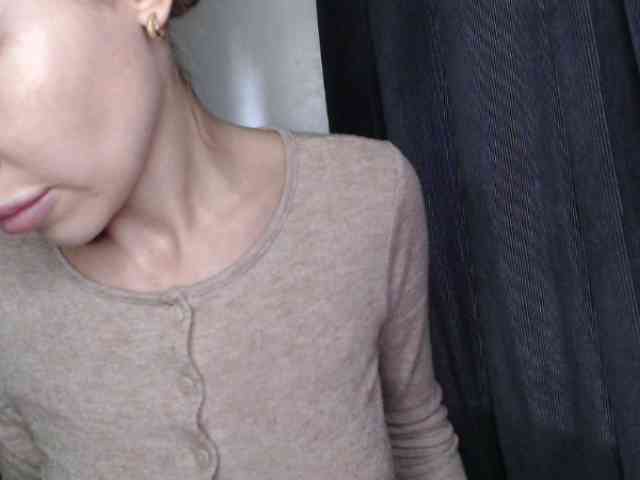 NoraSweet webcam