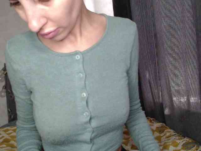 NoraSweet webcam