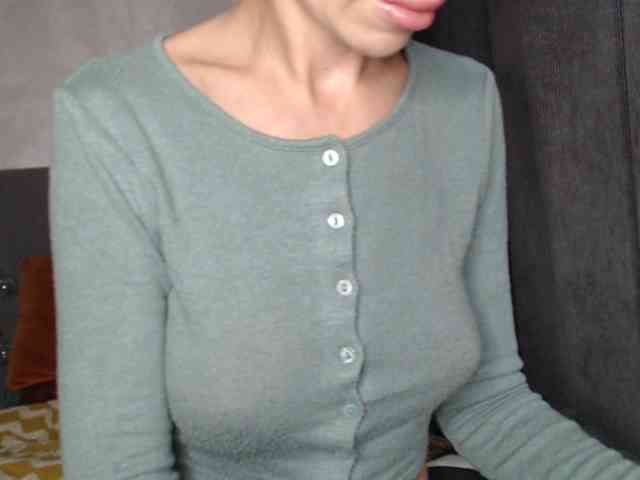 NoraSweet webcam