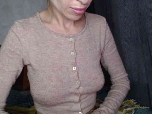 NoraSweet webcam