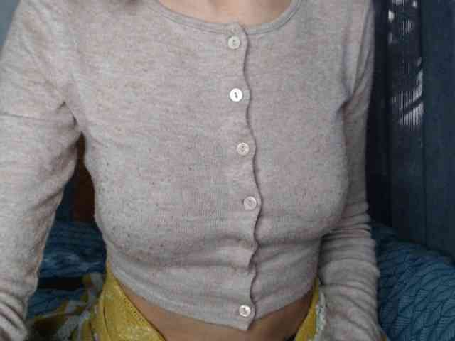 NoraSweet webcam