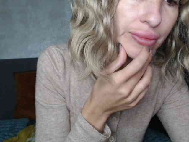 NoraSweet webcam