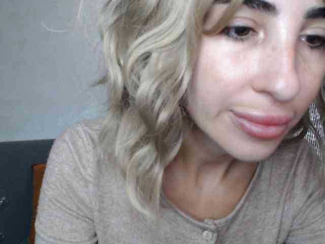 NoraSweet webcam