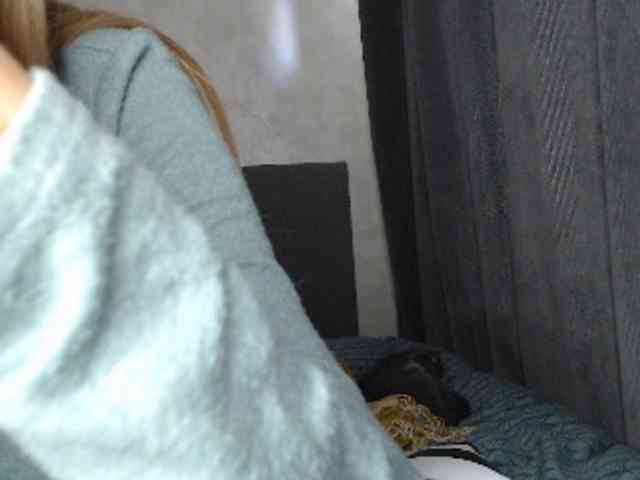 NoraSweet webcam