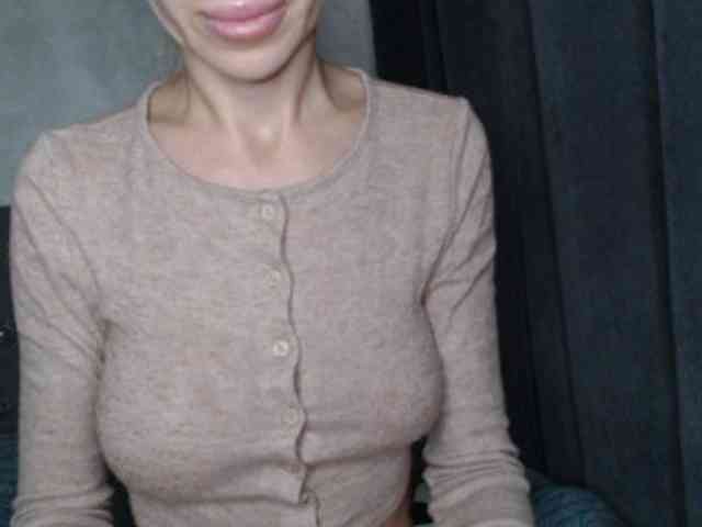 NoraSweet webcam