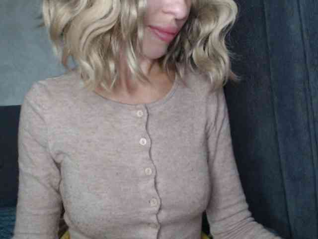 NoraSweet webcam