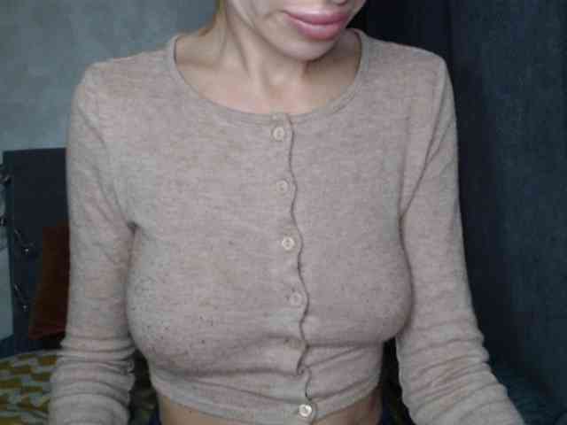 NoraSweet webcam