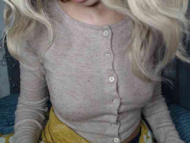 NoraSweet webcam