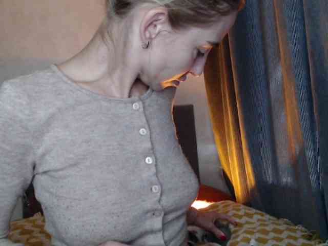 NoraSweet webcam