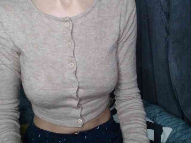 NoraSweet webcam
