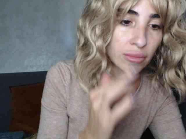 NoraSweet webcam