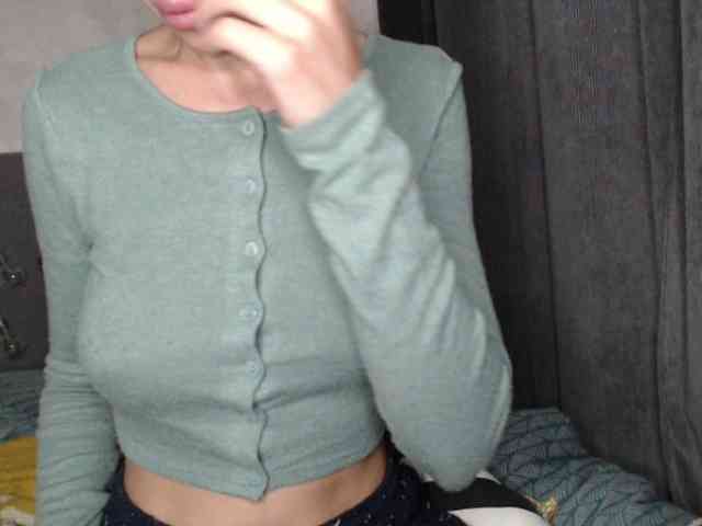 NoraSweet webcam