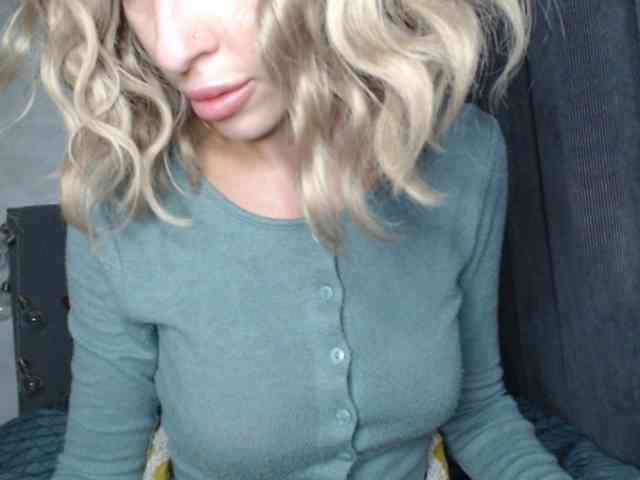 NoraSweet webcam